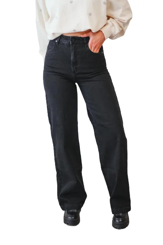 Stretch-fit tight trousers for women with all-over fit and body-hugging silhouette -94 High & Wide Jeans In Black